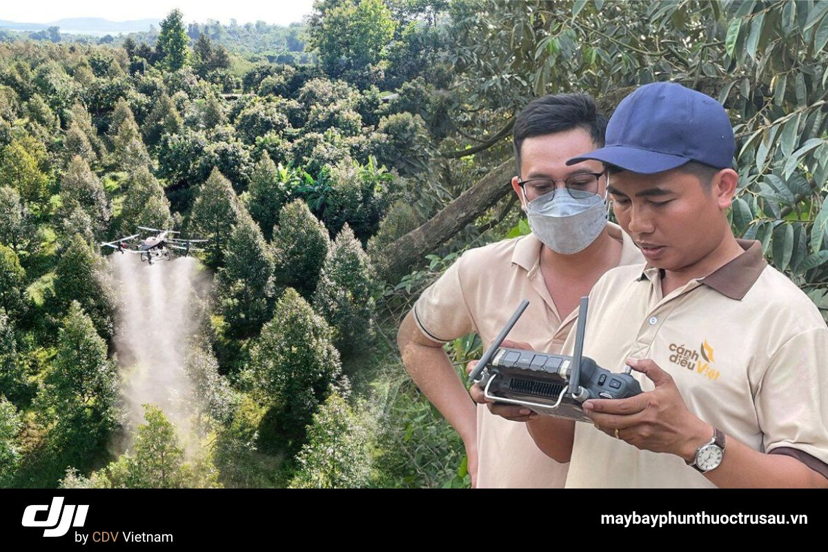 máy bay phun thuốc cho sầu riêng